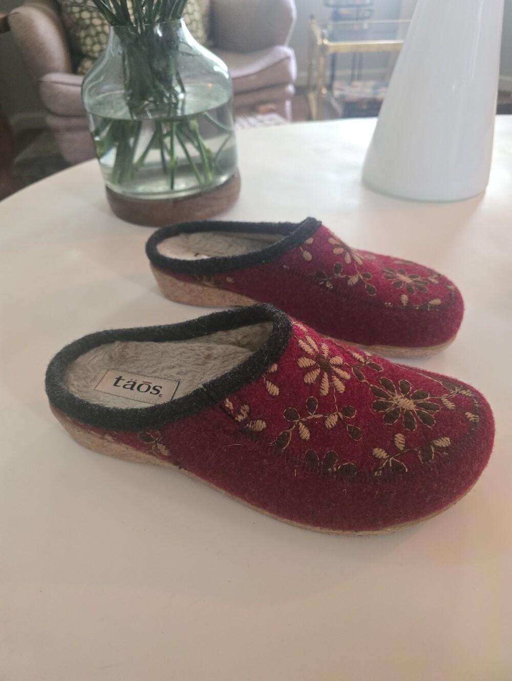 Taos Woolderness 2 Embroidered Wool Clog Slippers Cranberry Burgundy, Size 41 - Picture 4 of 13